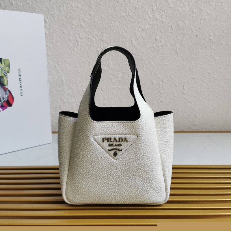 Pra*a shopping bags